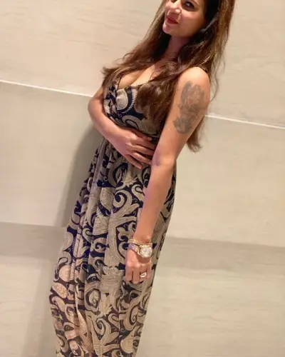 Tohana Escort